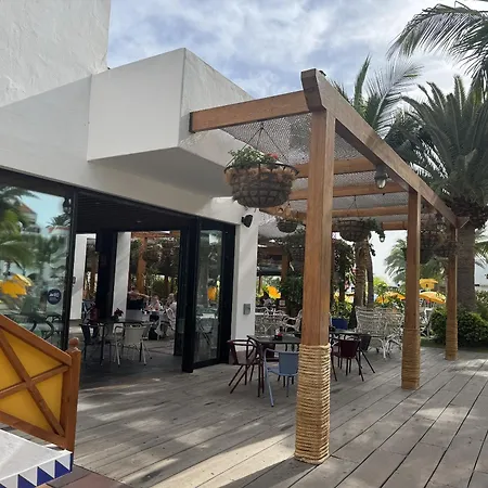 Fantastic Duplex With Terrace, Pools, And Beach Access